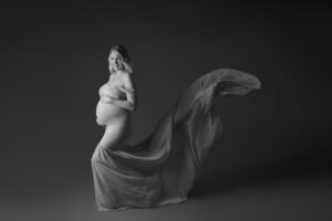 studio maternity portrait ideas