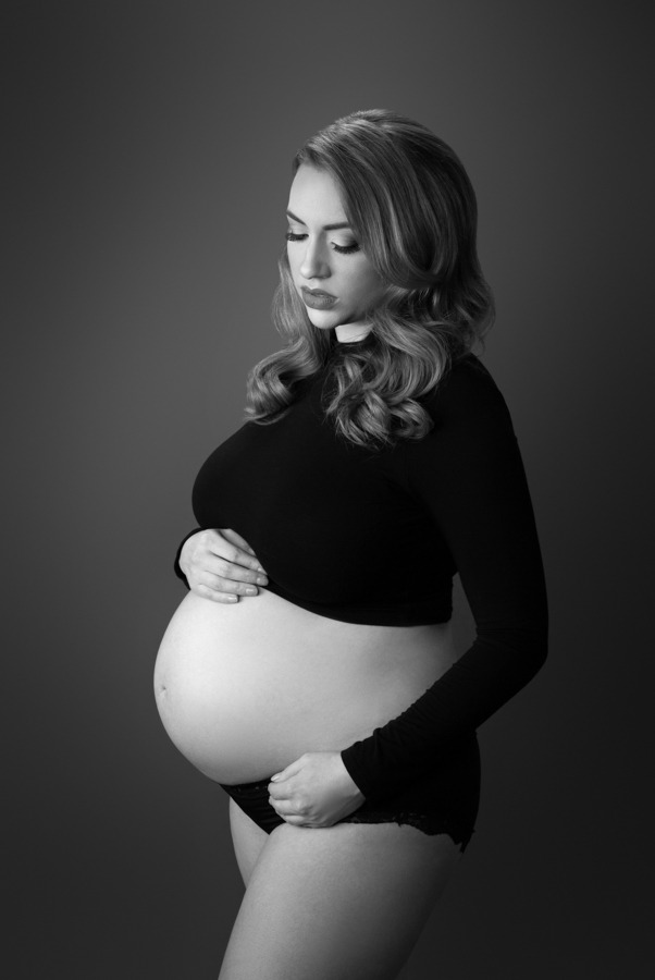 5 Reasons to do a Maternity Photo Shoot in The Studio