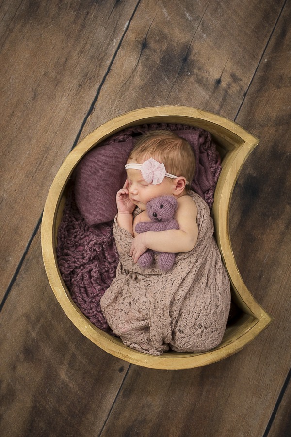 when to book your newborn photographer?